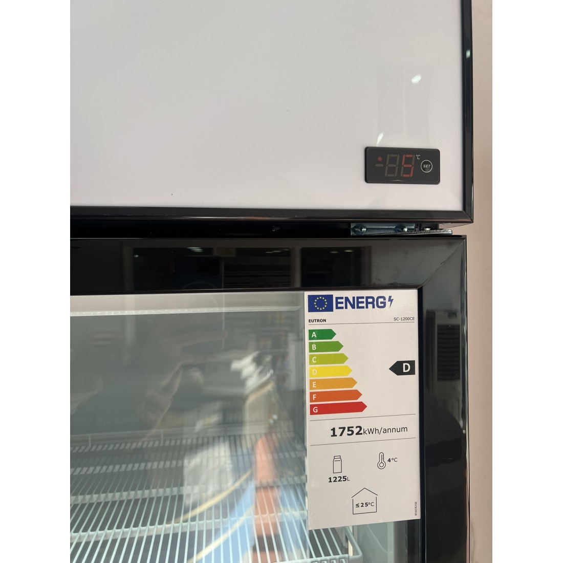 Armario expositor profesional refrigerado SC-1200CE 3 puertas abatibles (imagen 3)