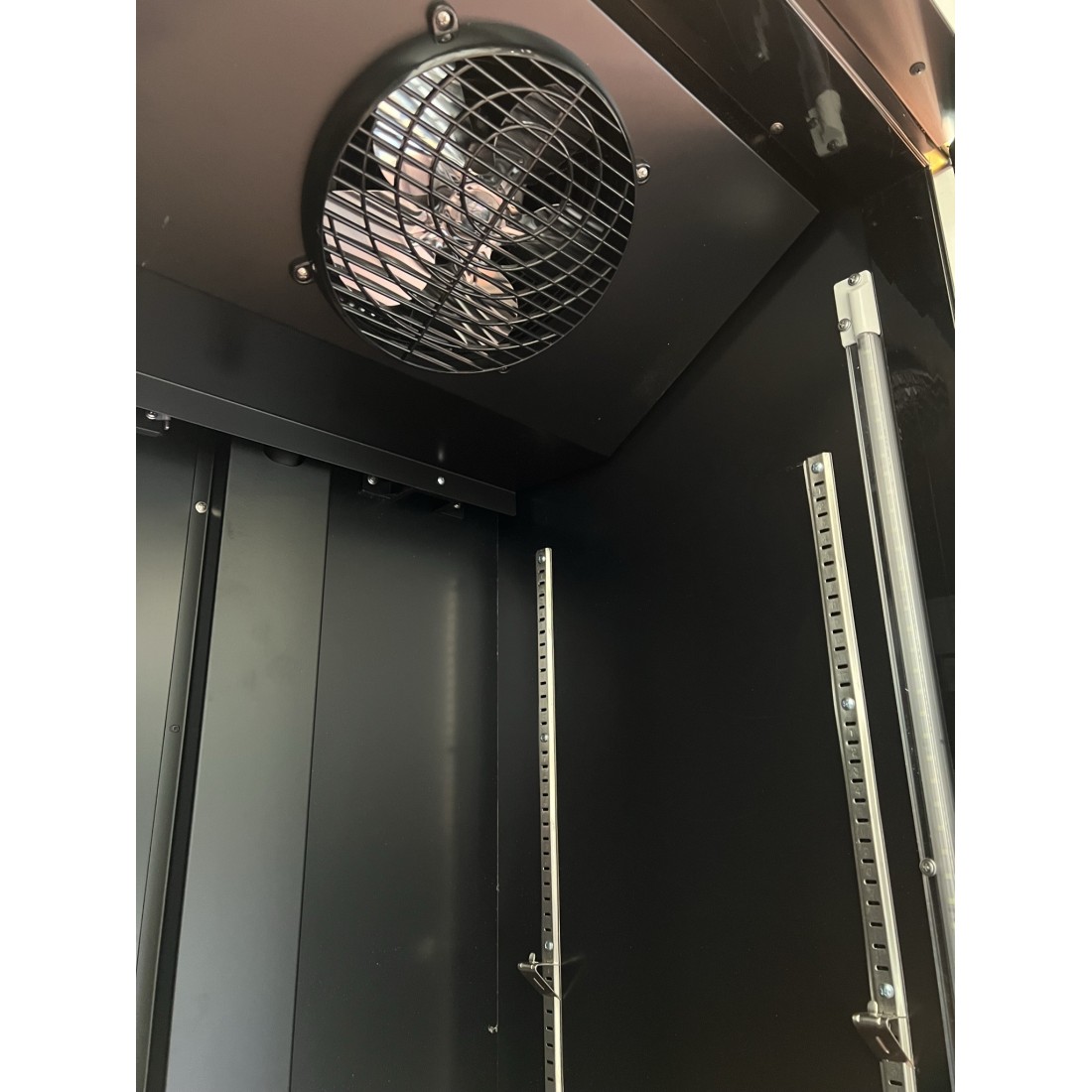 Armario snack profesional de refrigeración BLG620-1M subcero 1 puerta (imagen 3)