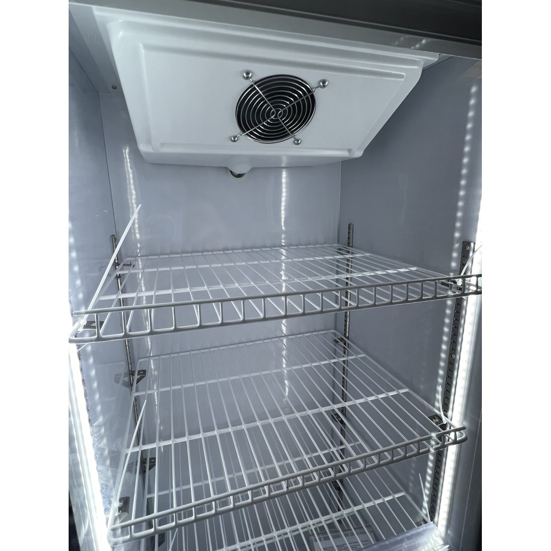 Armario expositor profesional refrigerado 1 puerta LC-300 (imagen 3)